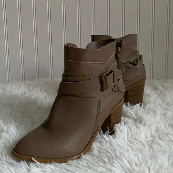 Womens mocca booties,  Size 7 - Picture 2 of 5